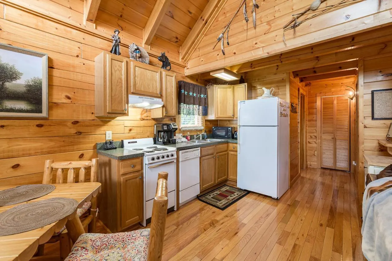 Holiday home Wild West: Pin Oak Cabin In The Heart Of Pigeon Forge, Hot Tub And Pool!