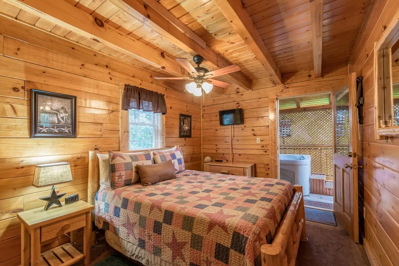 Holiday home Wild West: Pin Oak Cabin In The Heart Of Pigeon Forge, Hot Tub And Pool! Pigeon Forge