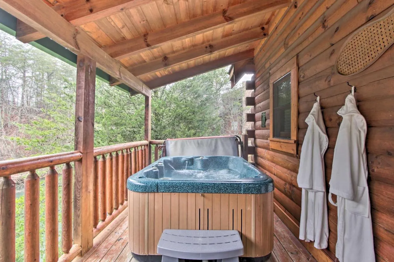 With Hot Tub About 2 Mi To Island In Pigeon Forge! 펜션