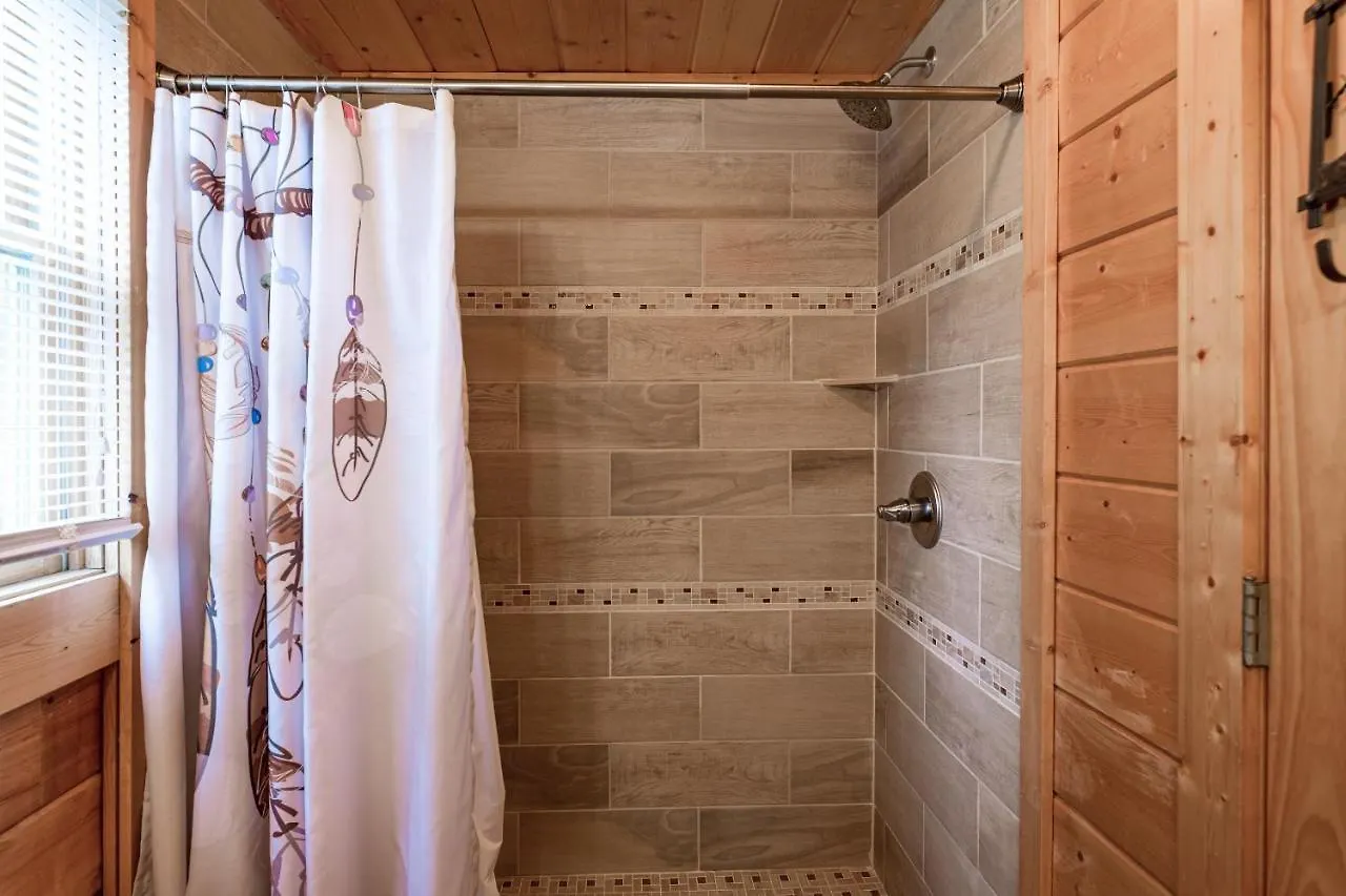 Holiday home Wild West: Pin Oak Cabin In The Heart Of Pigeon Forge, Hot Tub And Pool! *