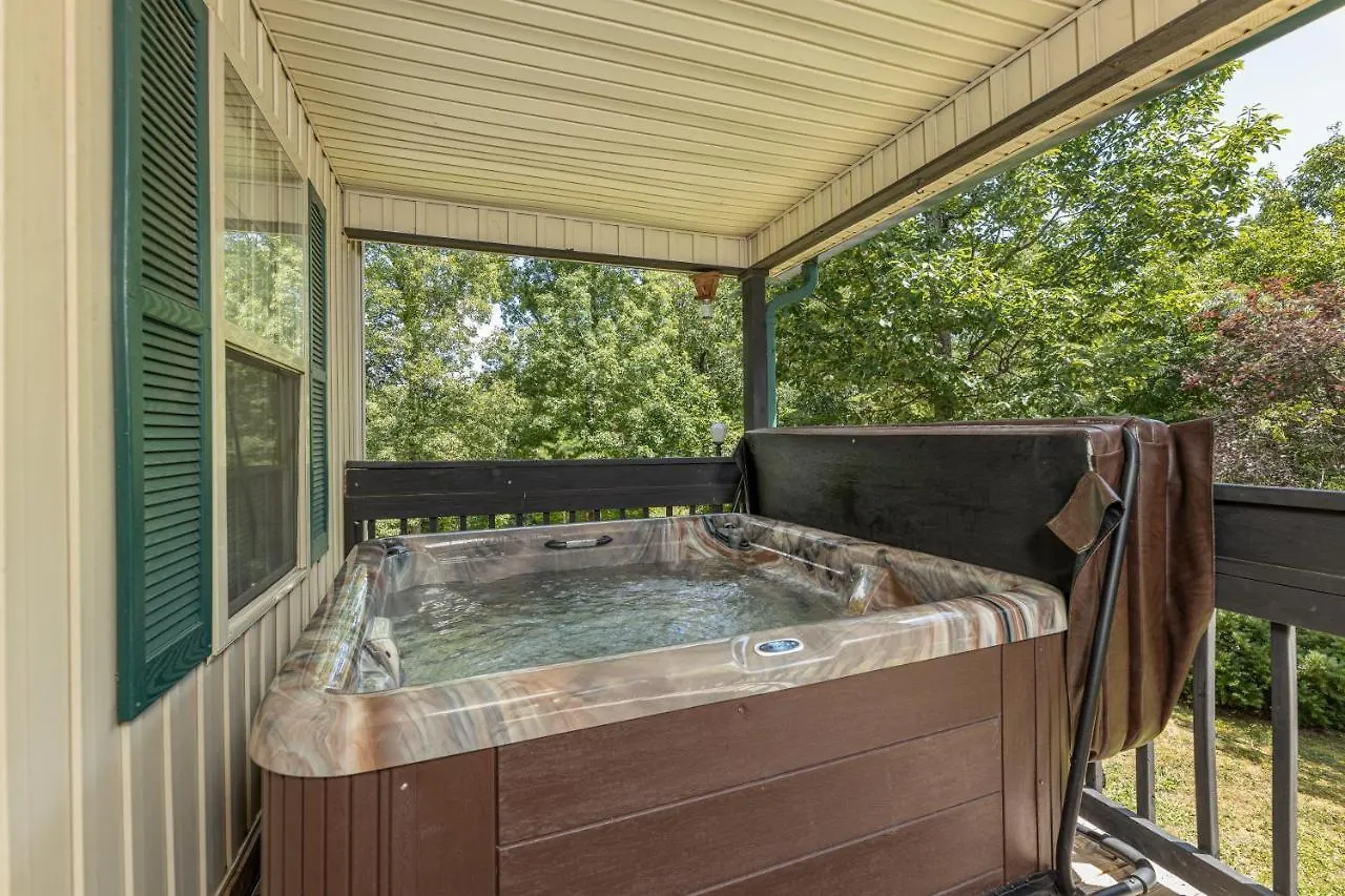Red Maple Chalet Pigeon Forge