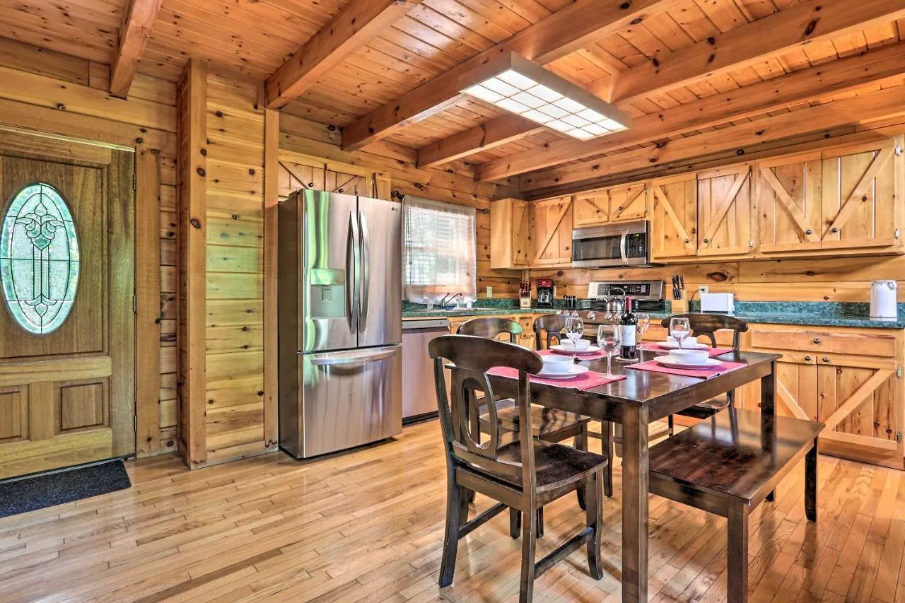 Sky Harbor Sevierville With Hot Tub And Deck! Pigeon Forge