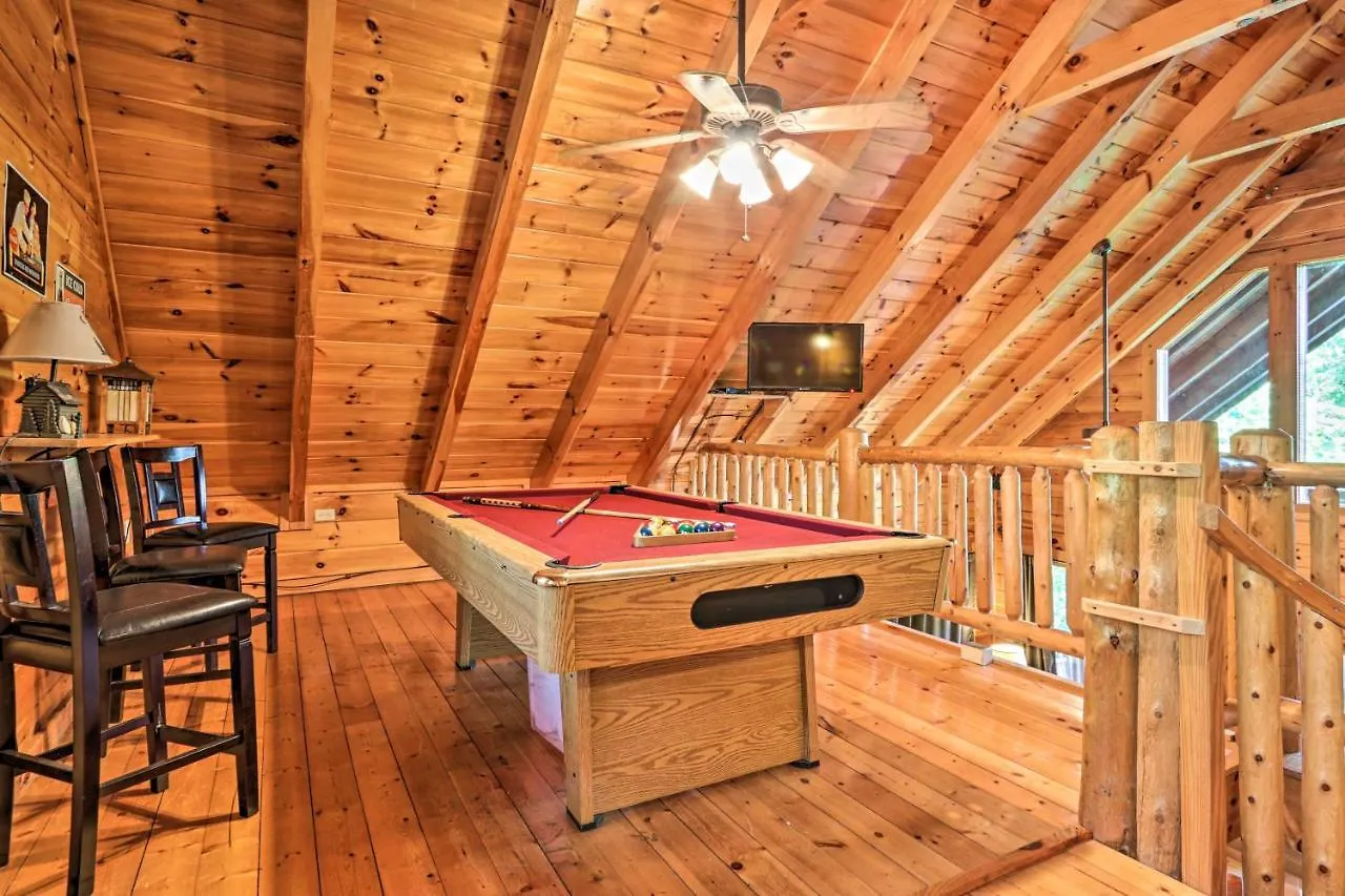 Sky Harbor Sevierville With Hot Tub And Deck! Holiday home Pigeon Forge