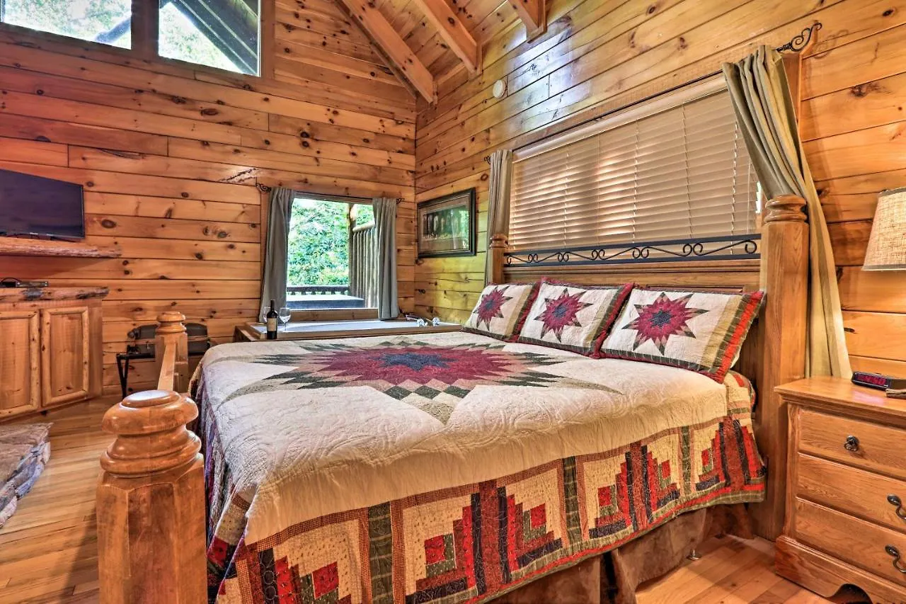 Sky Harbor Sevierville With Hot Tub And Deck! *