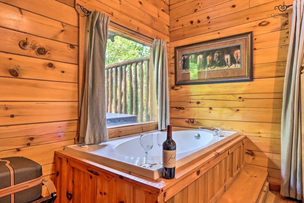 Holiday home Sky Harbor Sevierville With Hot Tub And Deck!