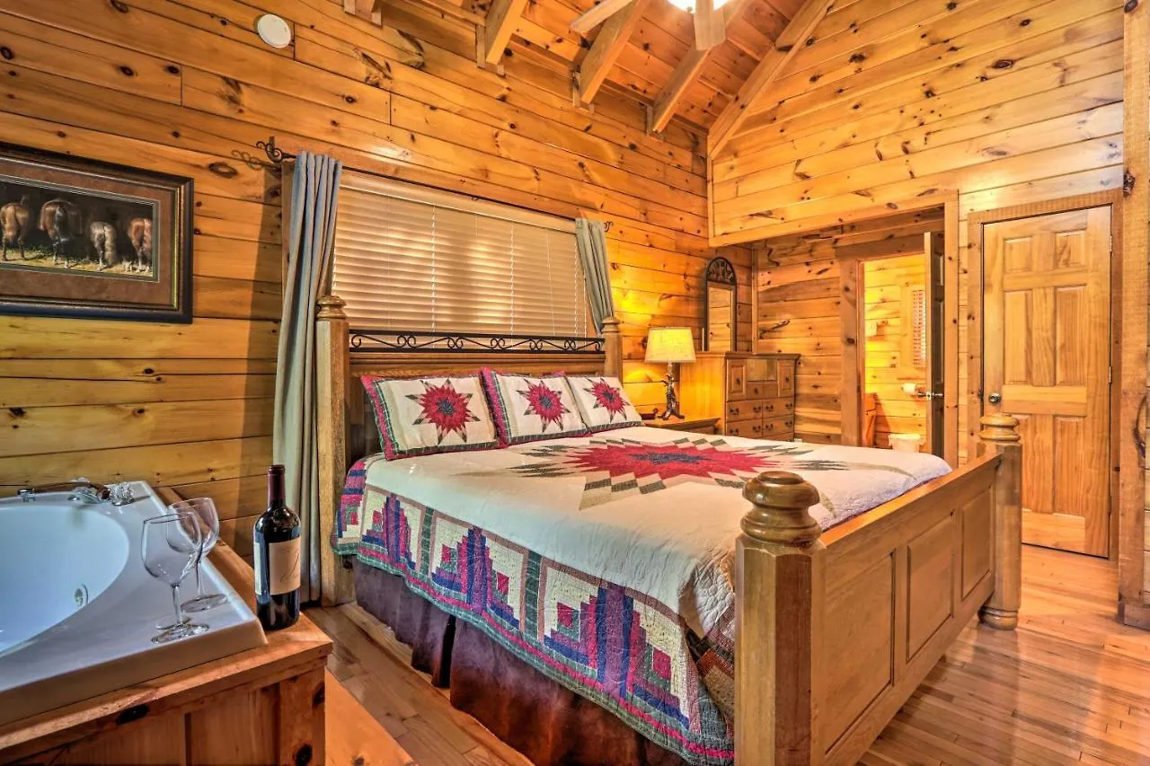 Sky Harbor Sevierville With Hot Tub And Deck! Holiday home