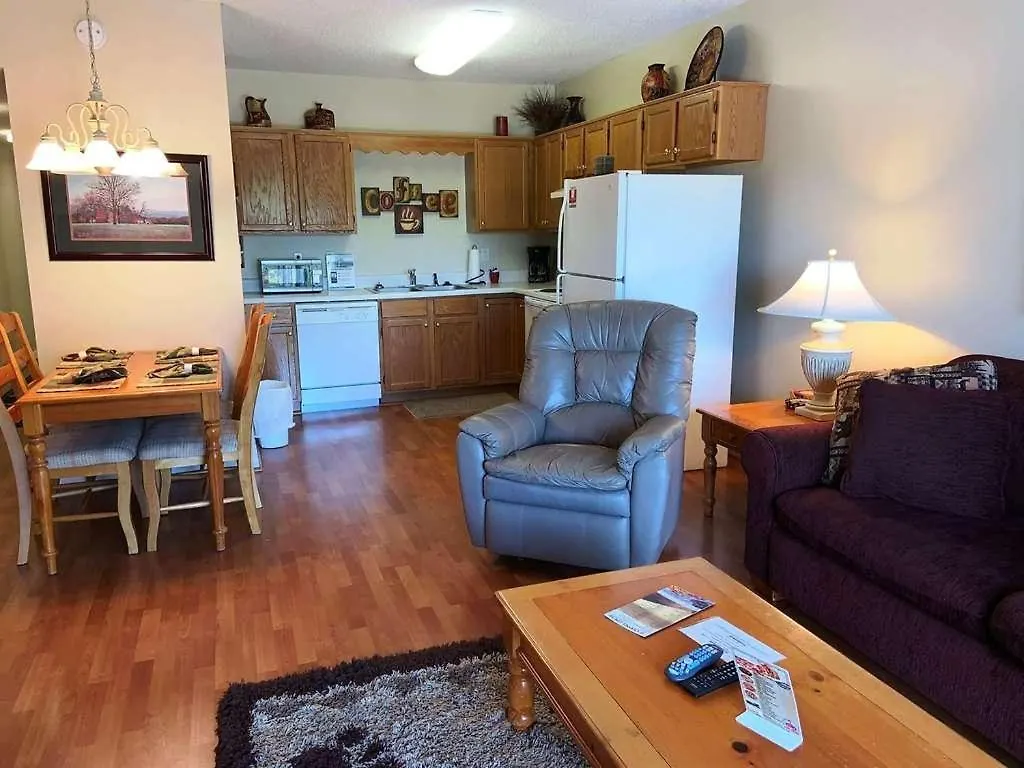 Whispering Pines 111 Holiday home *