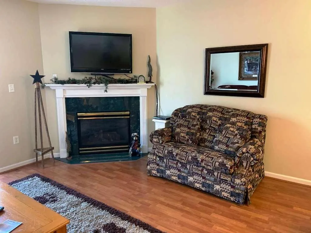 Whispering Pines 111 Holiday home *