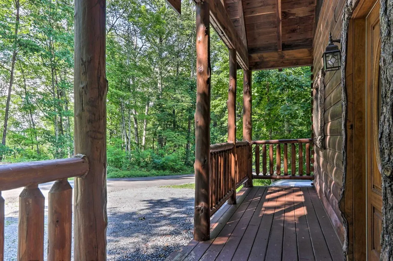 Sky Harbor Sevierville With Hot Tub And Deck! Holiday home *