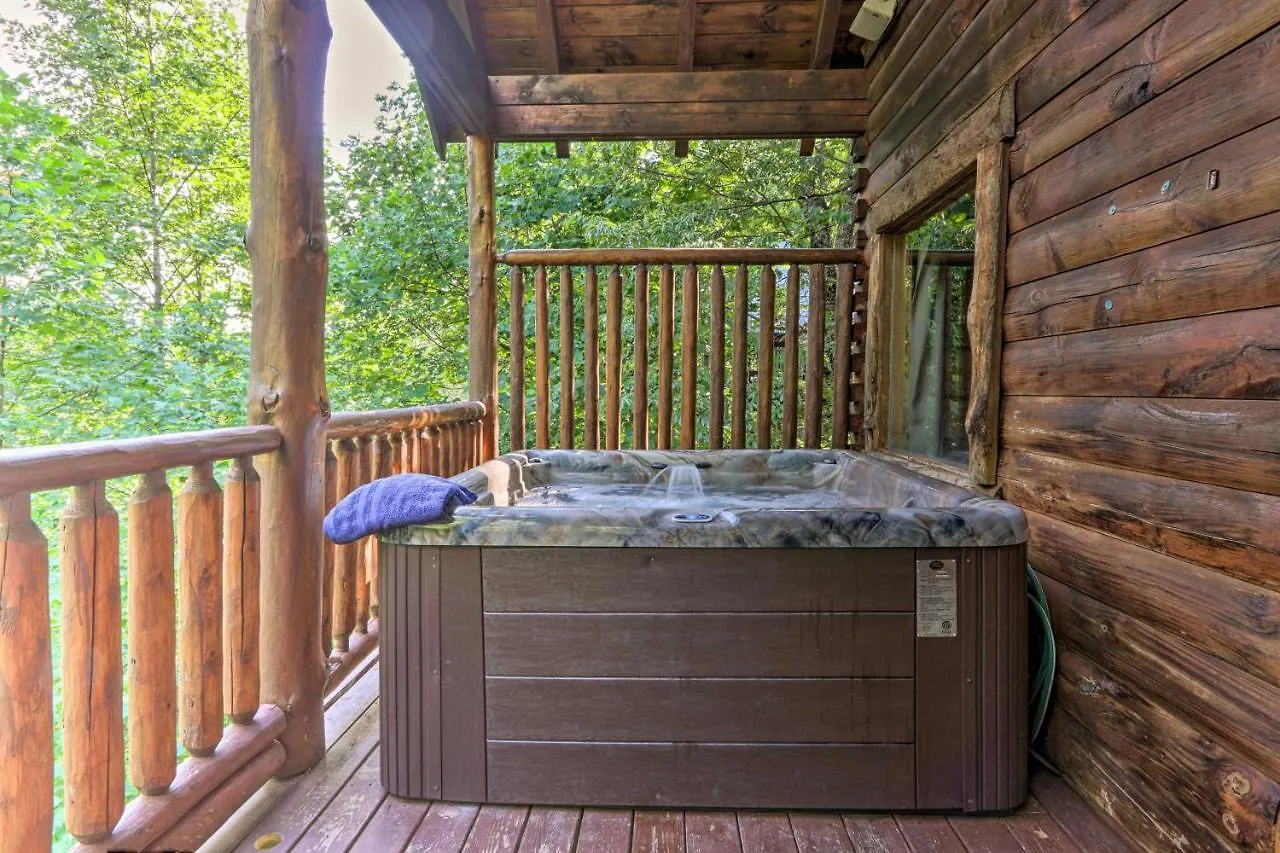 Sky Harbor Sevierville With Hot Tub And Deck! Holiday home