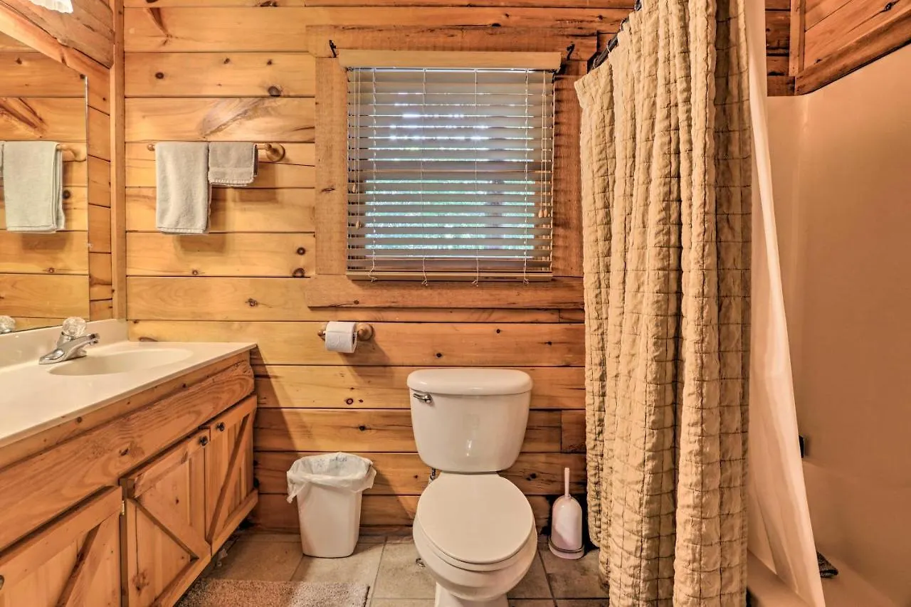 Sky Harbor Sevierville With Hot Tub And Deck! Holiday home Pigeon Forge