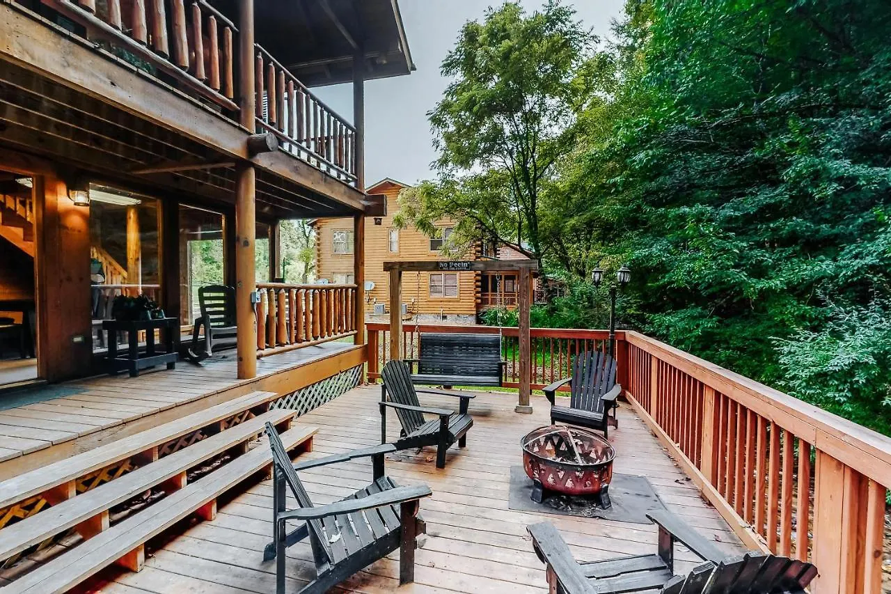 Creekside Dreams * Pigeon Forge