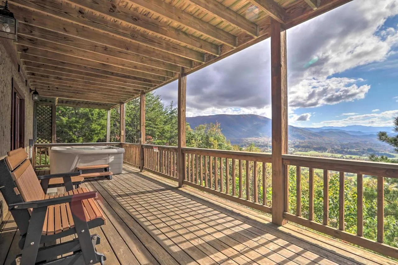 Holiday home Smoky Mountain Retreat With Hot Tub, Arcade Games Pigeon Forge