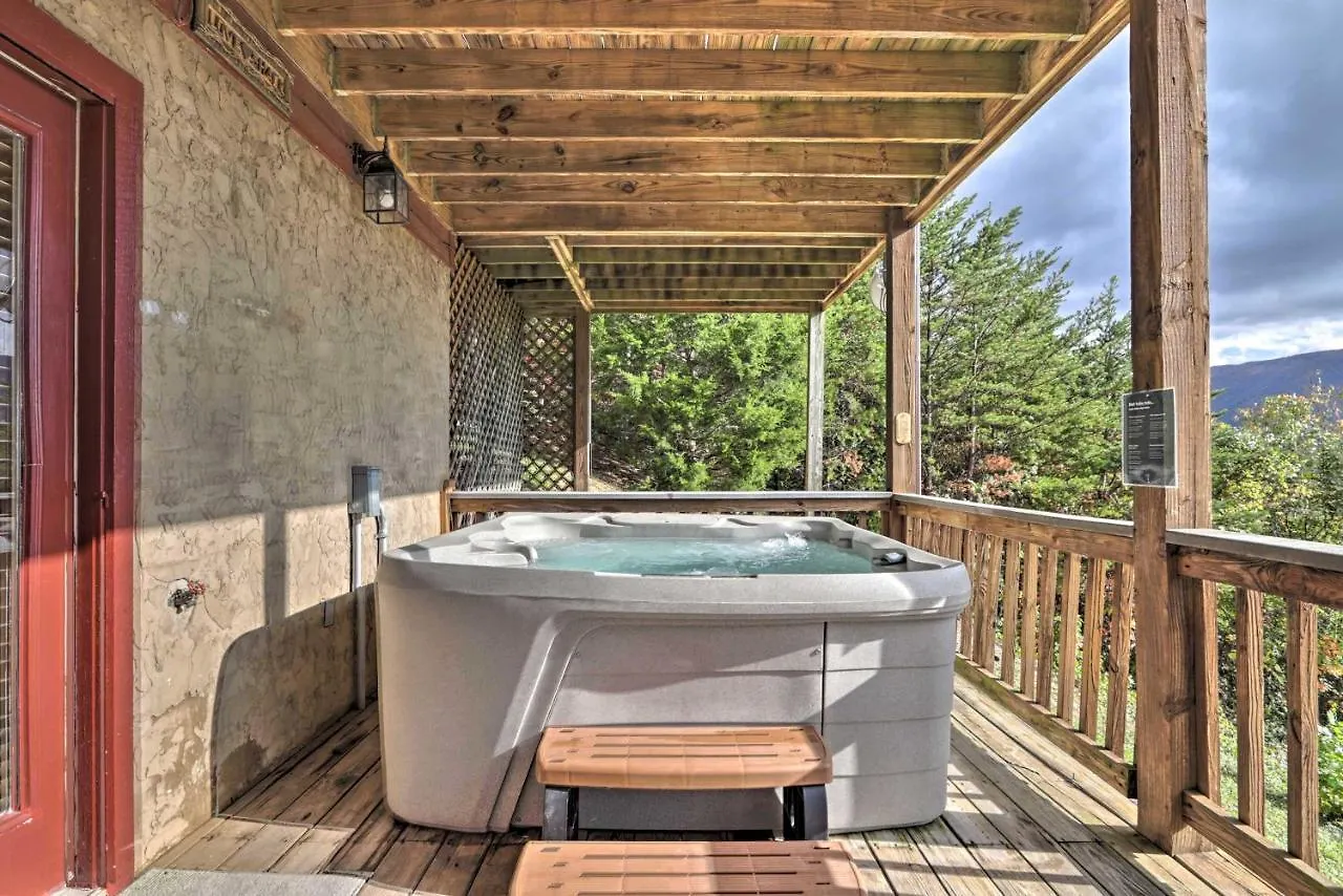 Holiday home Smoky Mountain Retreat With Hot Tub, Arcade Games Pigeon Forge