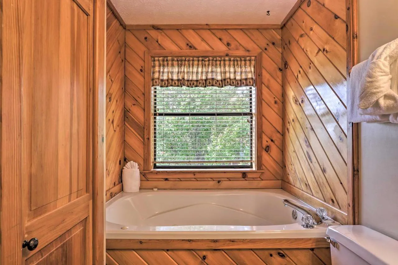 Smoky Mountain Retreat With Hot Tub, Arcade Games Сasa de vacaciones *