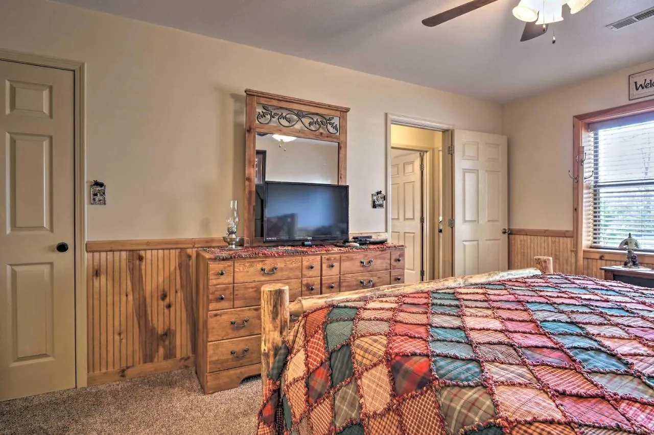 Сasa de vacaciones Smoky Mountain Retreat With Hot Tub, Arcade Games Pigeon Forge