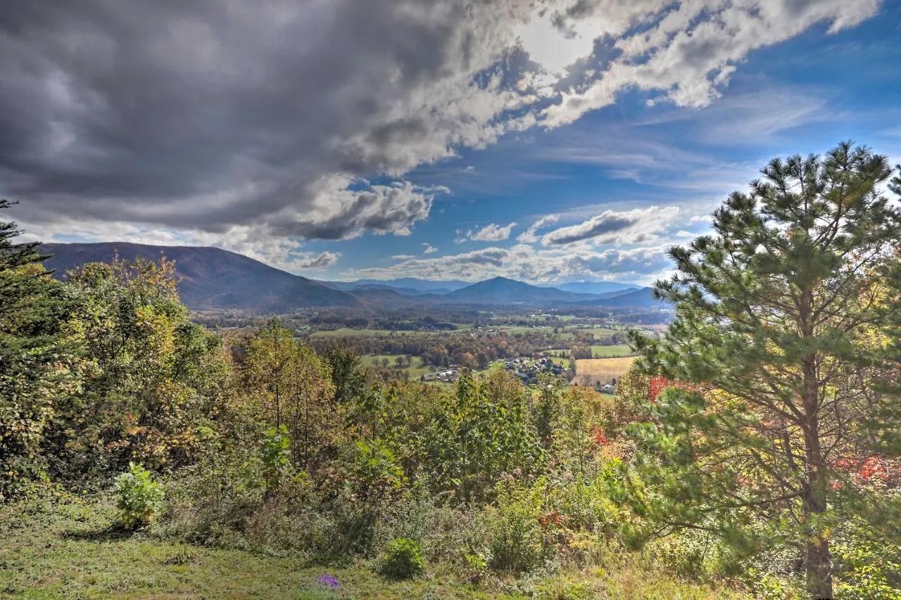 Smoky Mountain Retreat With Hot Tub, Arcade Games Pigeon Forge