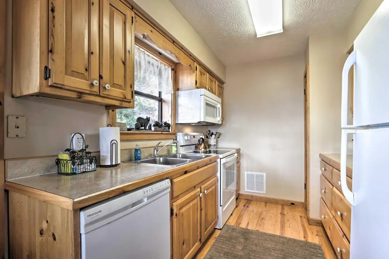 Smoky Mountain Retreat With Hot Tub, Arcade Games Holiday home Pigeon Forge
