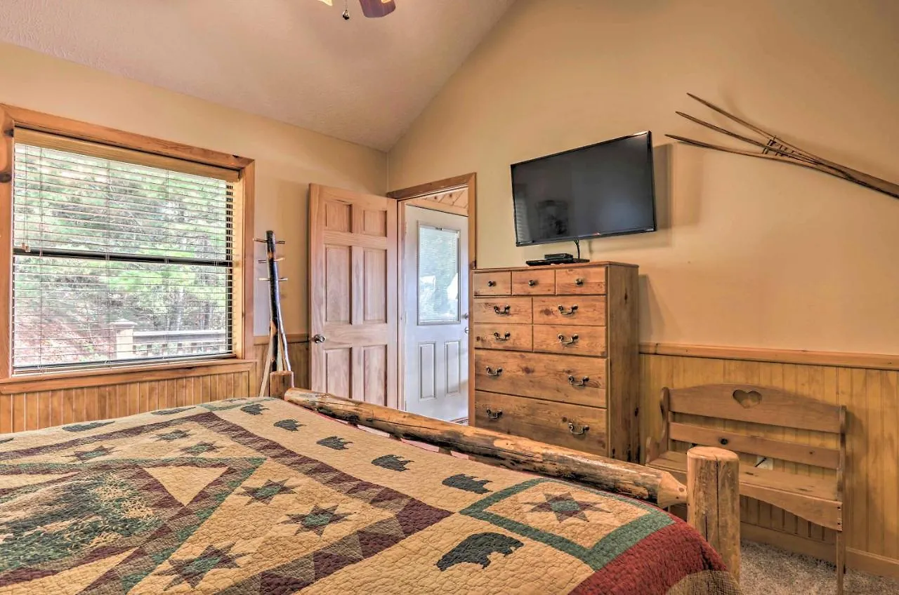 Smoky Mountain Retreat With Hot Tub, Arcade Games Pigeon Forge