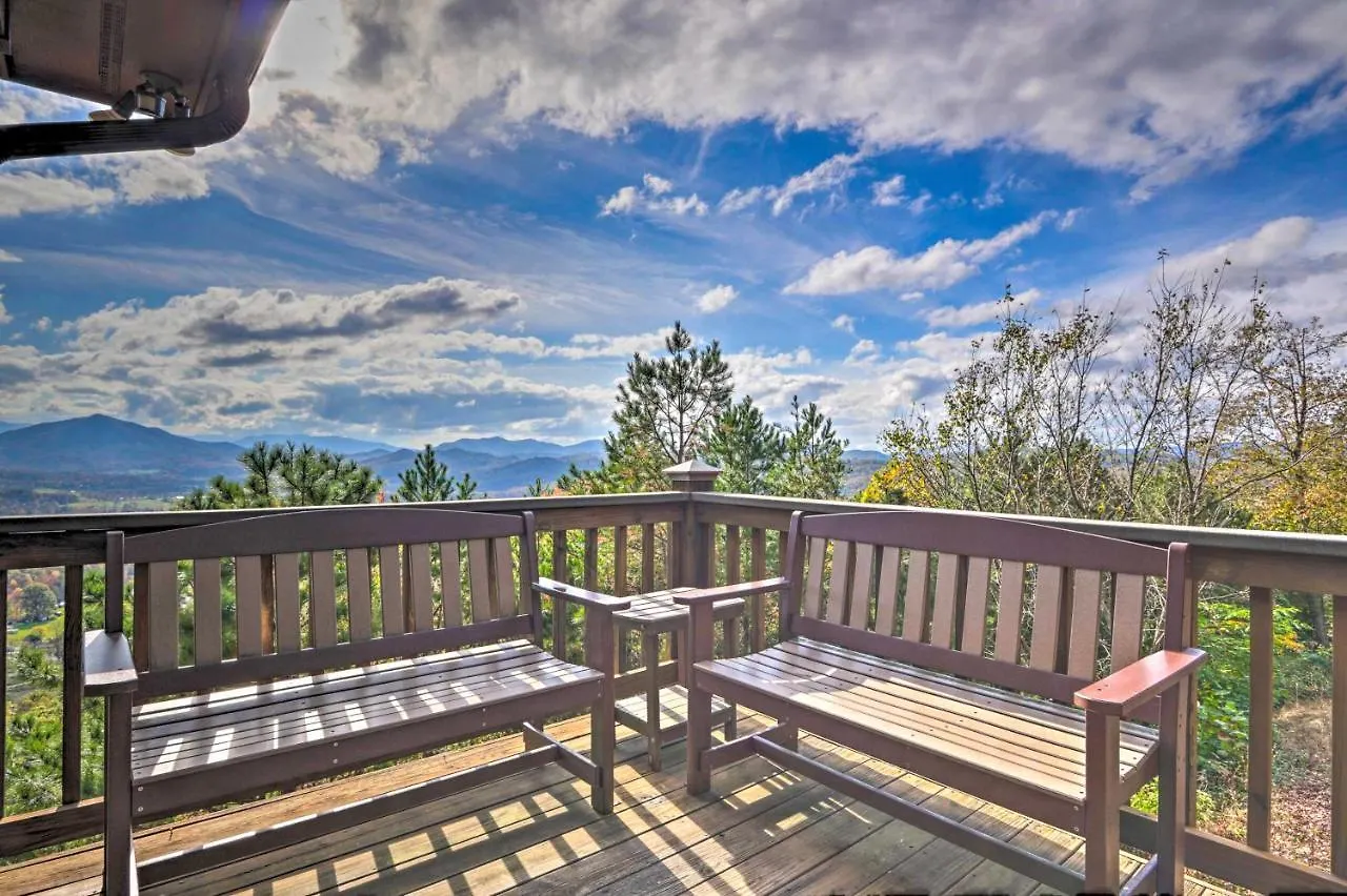 Smoky Mountain Retreat With Hot Tub, Arcade Games * Pigeon Forge