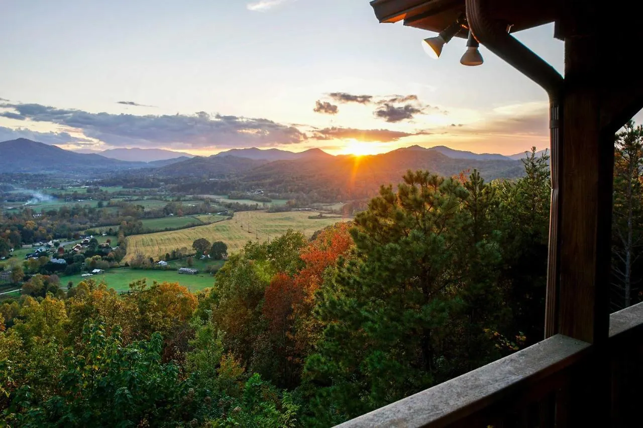 Smoky Mountain Retreat With Hot Tub, Arcade Games Pigeon Forge