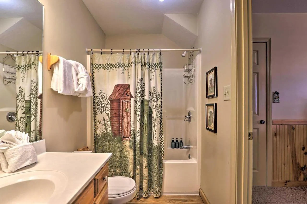 Smoky Mountain Retreat With Hot Tub, Arcade Games Holiday home *