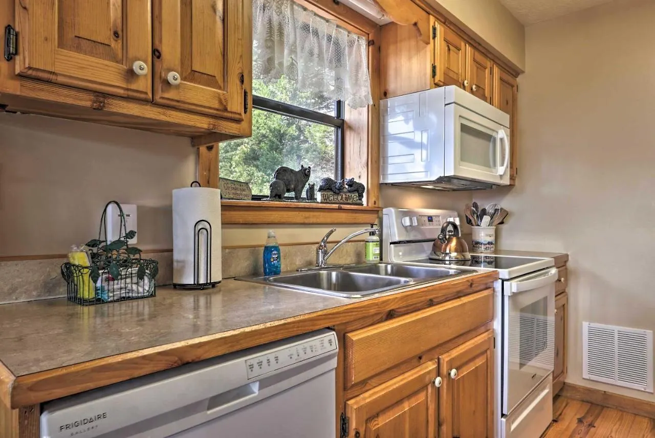 Smoky Mountain Retreat With Hot Tub, Arcade Games *
