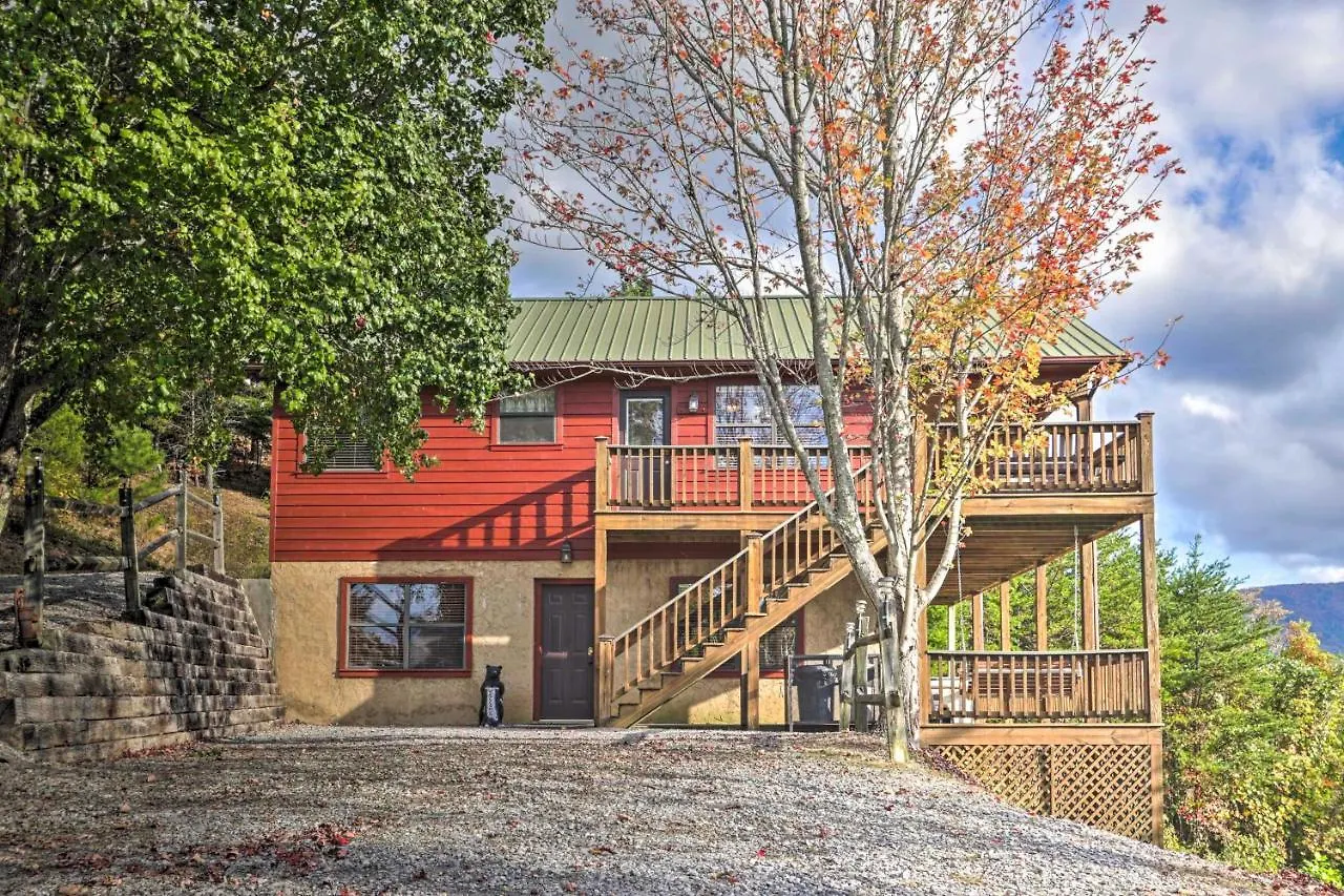 Smoky Mountain Retreat With Hot Tub, Arcade Games Pigeon Forge