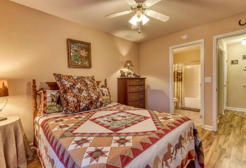 Rock Of Ages, Hot Tub, Game Room, Wifi, 1089 Free Tickets Each Paid Day, Dollywood And Пиджен-Фордж
