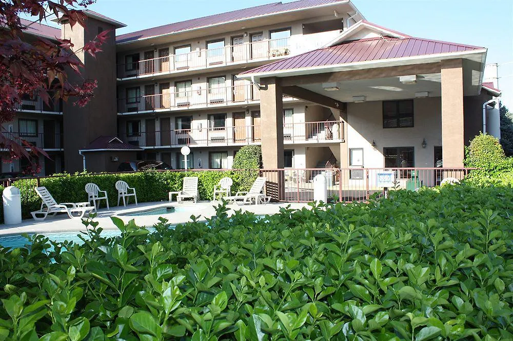 Baymont By Wyndham Near Island Drive Pigeon Forge