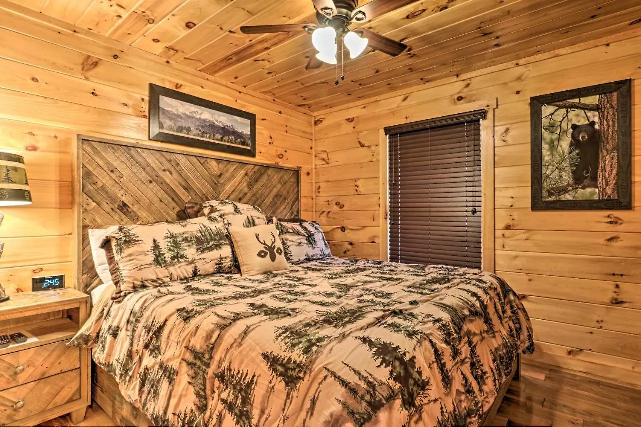 Luxe With Hot Tub, Theater, Pool Table, Arcade * Pigeon Forge