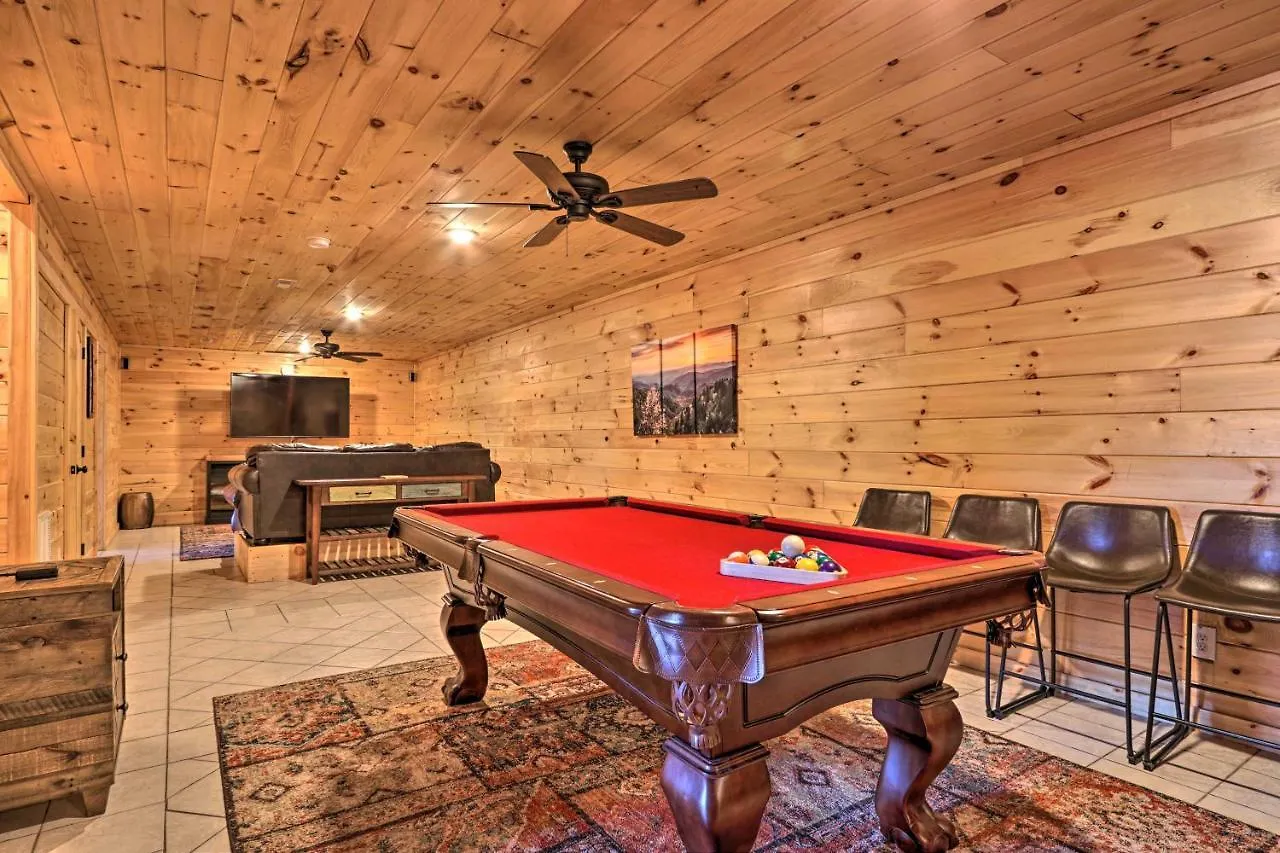 Luxe With Hot Tub, Theater, Pool Table, Arcade * Pigeon Forge