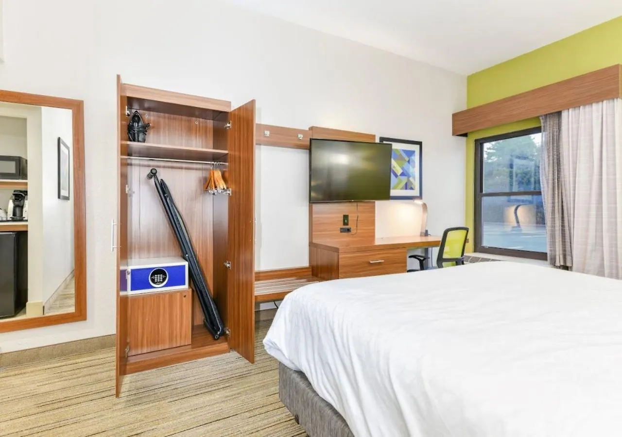 Express & By Ihg 3*