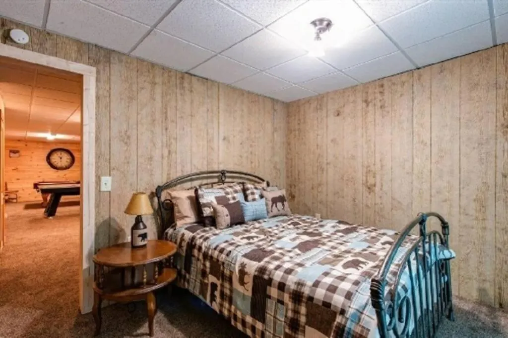 Bearfootin' Retreat In The Great Smoky Mountains Pigeon Forge