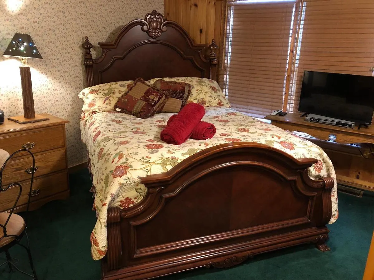 Smokies - Evergreen * Pigeon Forge