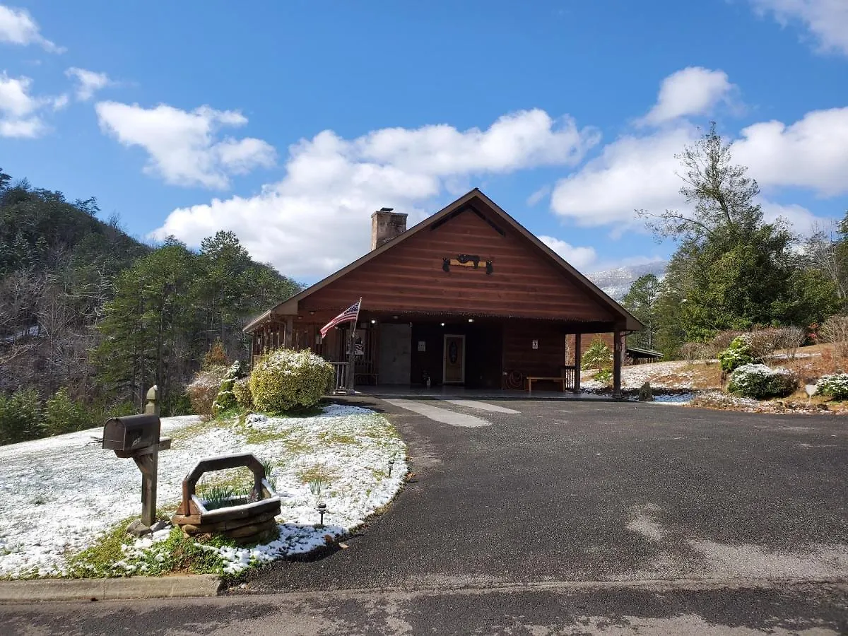 Bearfootin' Retreat In The Great Smoky Mountains Holiday home