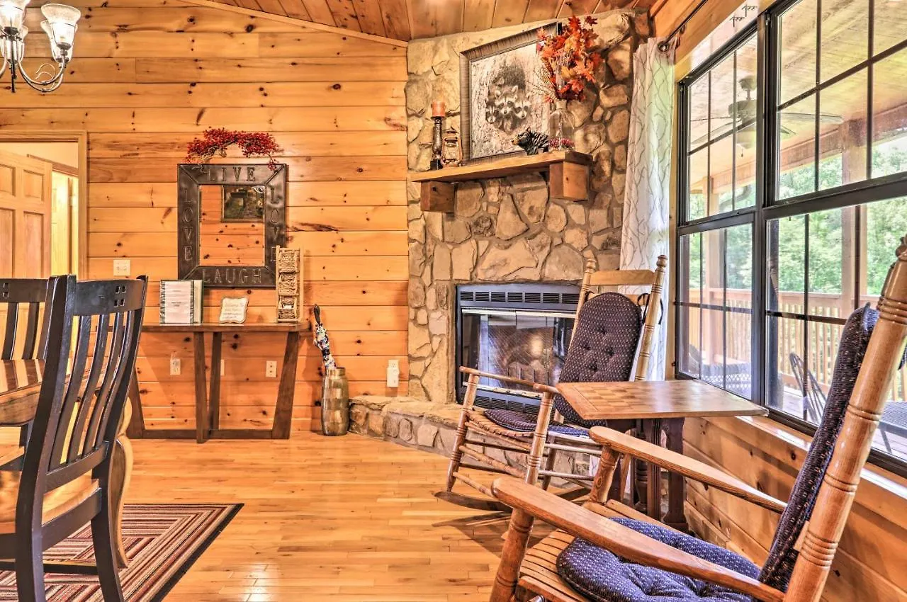 Holiday home Log Cabin With Deck And Hot Tub 5 Mi To Dollywood! Pigeon Forge