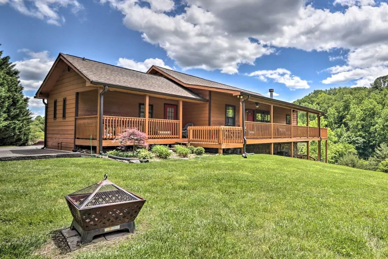Log Cabin With Deck And Hot Tub 5 Mi To Dollywood! Pigeon Forge