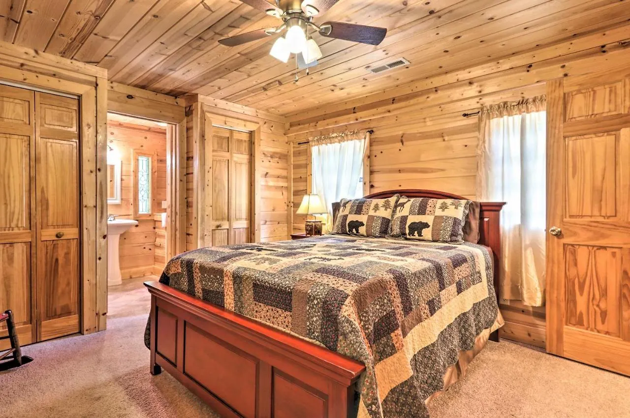 Holiday home Log Cabin With Deck And Hot Tub 5 Mi To Dollywood! Pigeon Forge