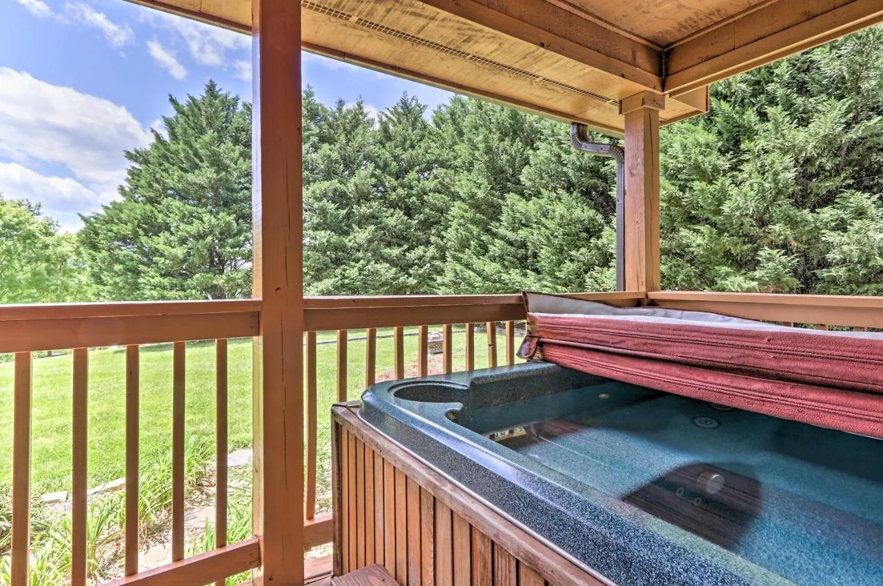 Log Cabin With Deck And Hot Tub 5 Mi To Dollywood!