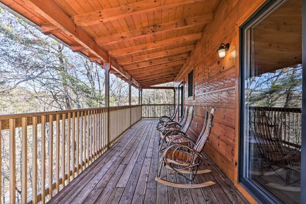 Luxe With Hot Tub, Theater, Pool Table, Arcade Holiday home Pigeon Forge