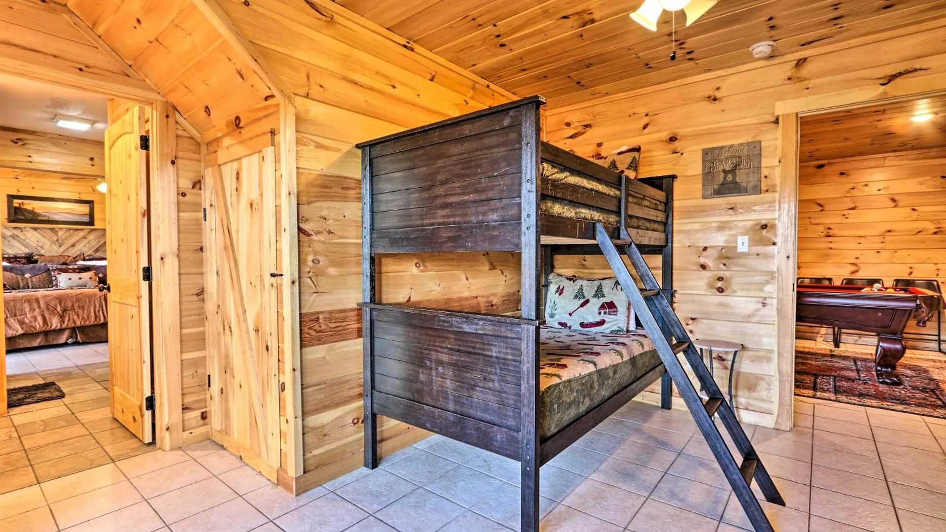 Luxe With Hot Tub, Theater, Pool Table, Arcade
