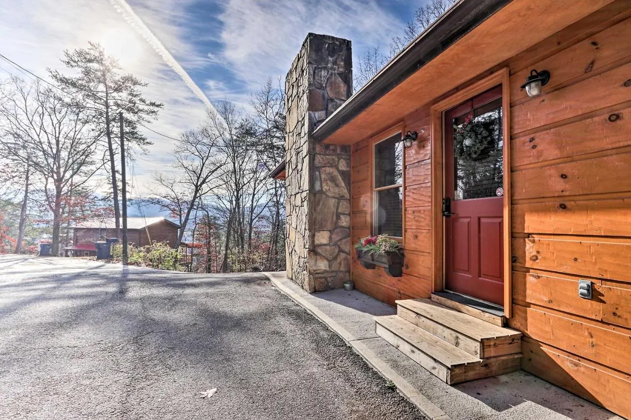 Holiday home Luxe With Hot Tub, Theater, Pool Table, Arcade *