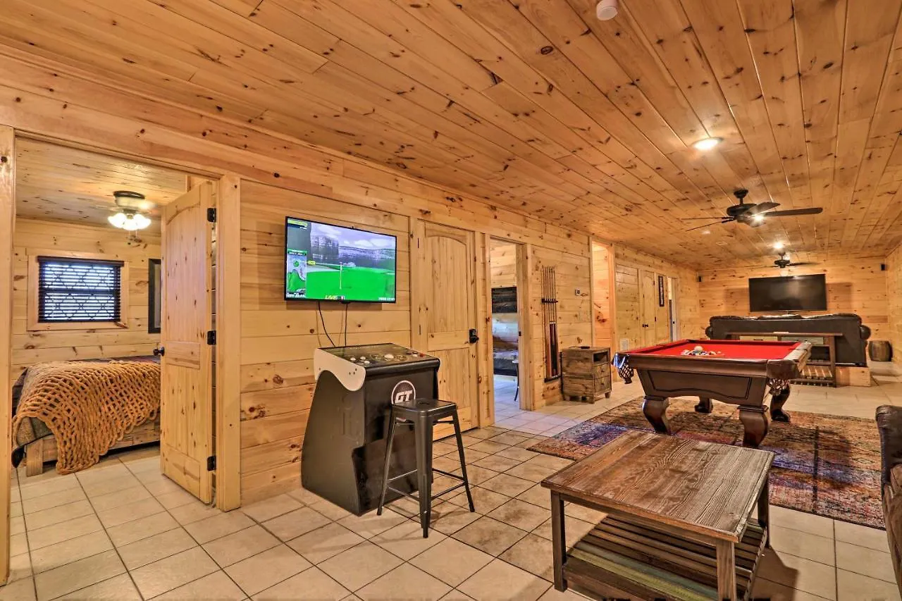 Luxe With Hot Tub, Theater, Pool Table, Arcade * Pigeon Forge