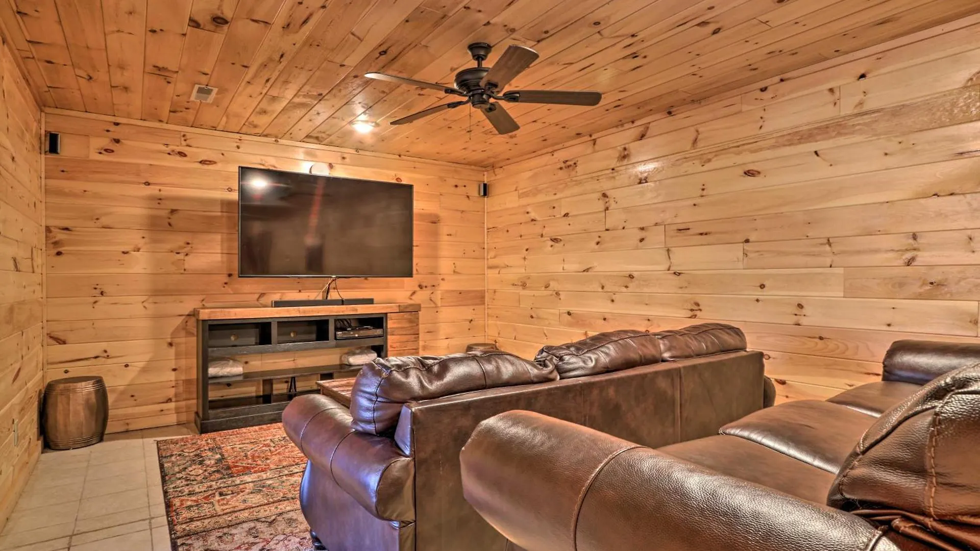 Luxe With Hot Tub, Theater, Pool Table, Arcade Pigeon Forge