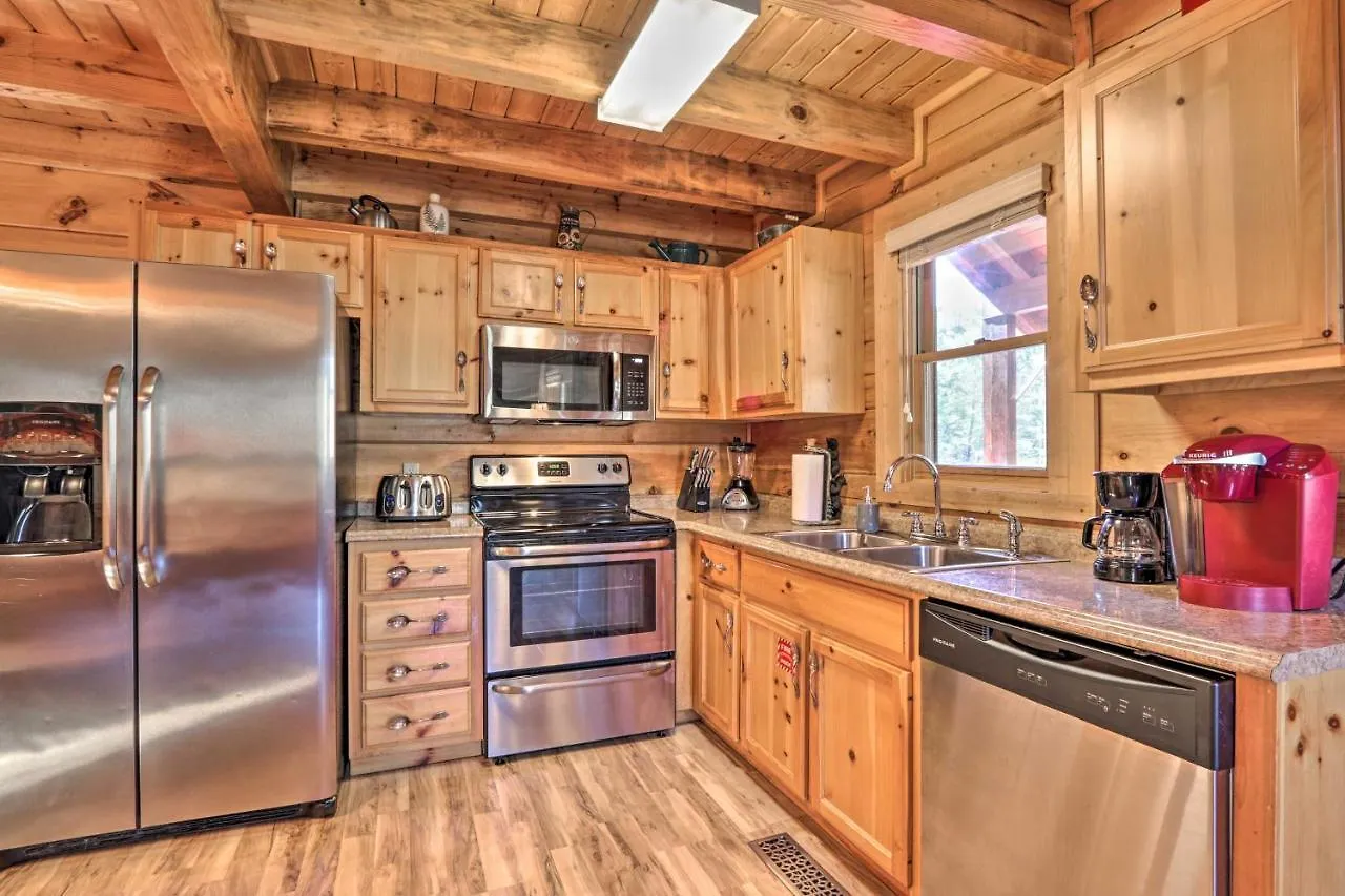 Cozy Cabin With Hot Tub In The Heart Of