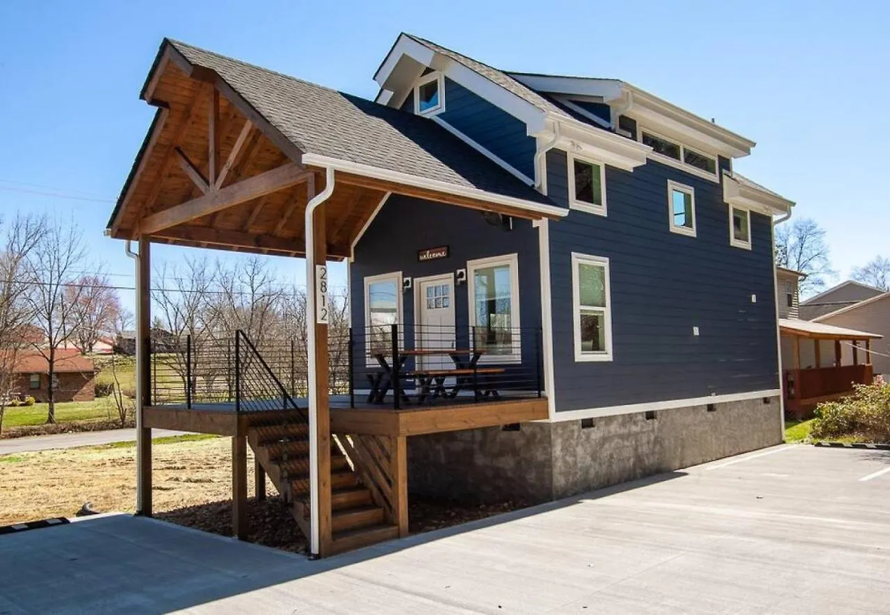 Charming Smoky Mountain Tiny House * Pigeon Forge