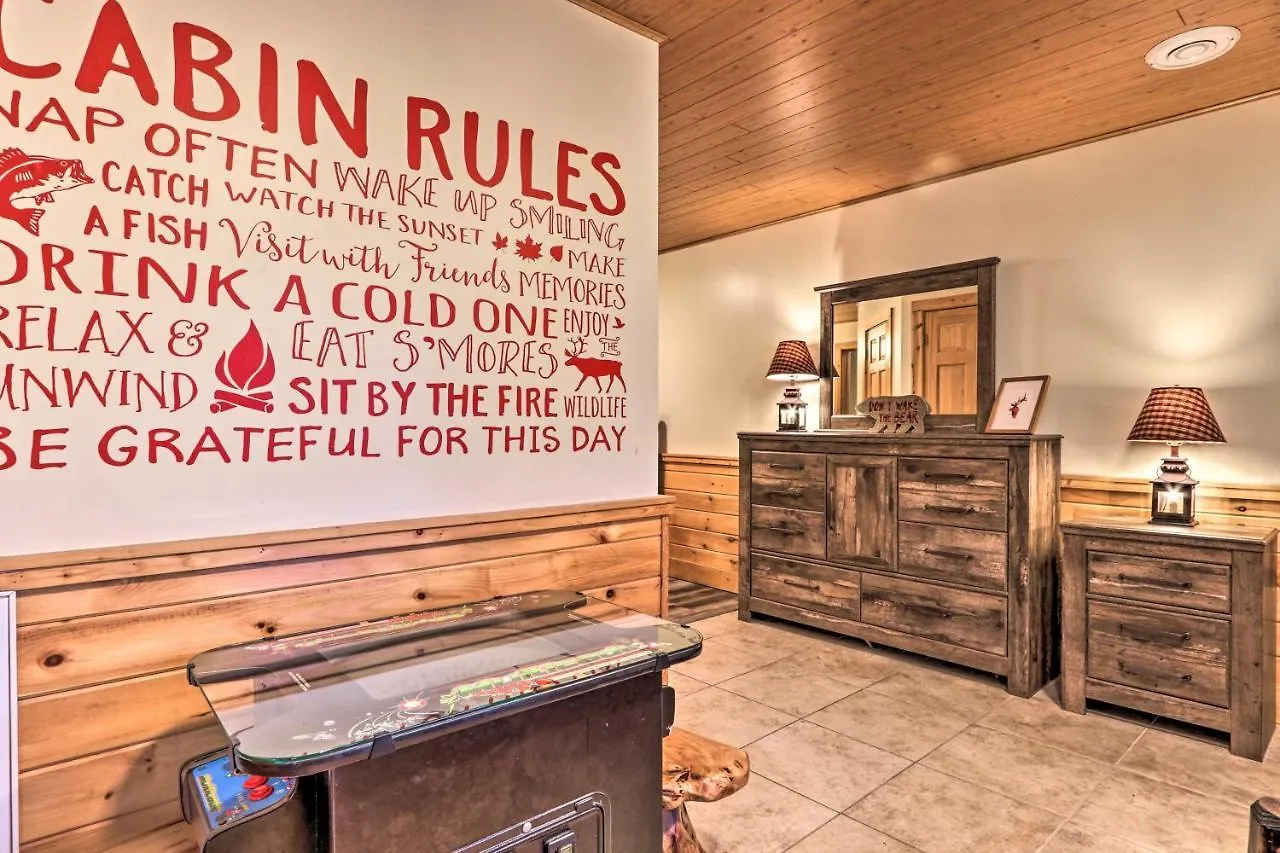 Cozy Cabin With Hot Tub In The Heart Of Pigeon Forge