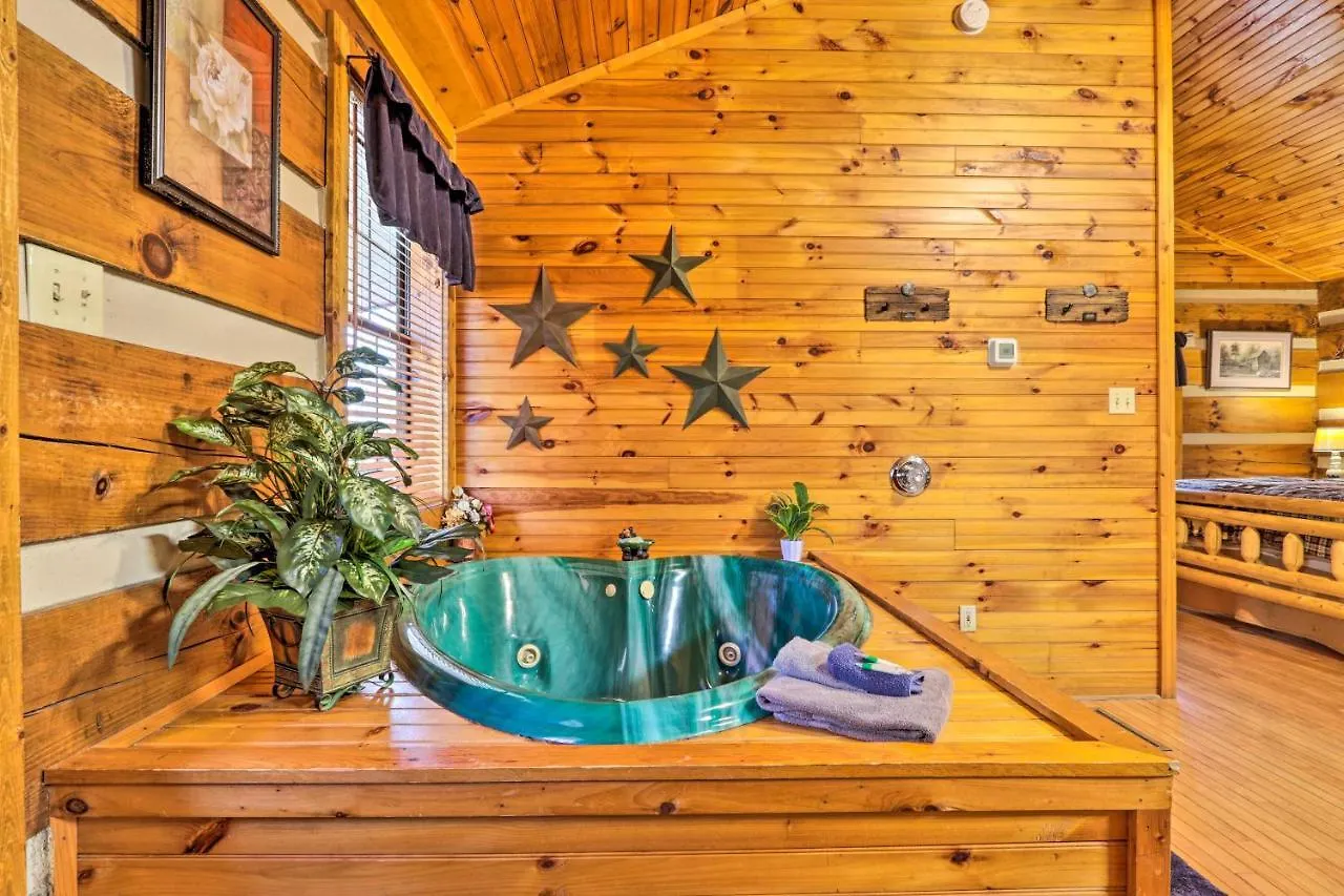 Cabin With Waterfall And Hot Tub, 1 Mi To Parkway! Apartment Pigeon Forge