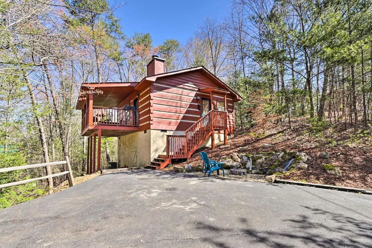 Cabin With Waterfall And Hot Tub, 1 Mi To Parkway! *